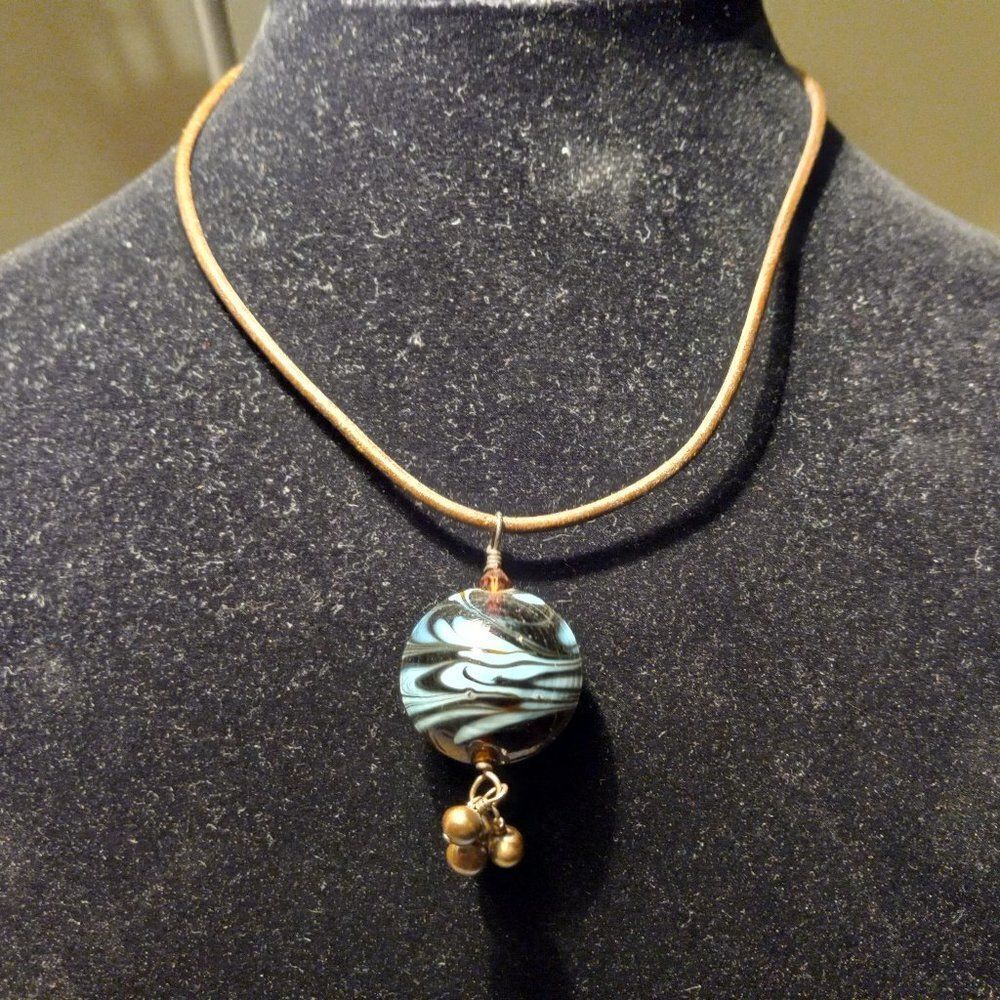 Art Glass necklace and earrings - Picture 3 of 3